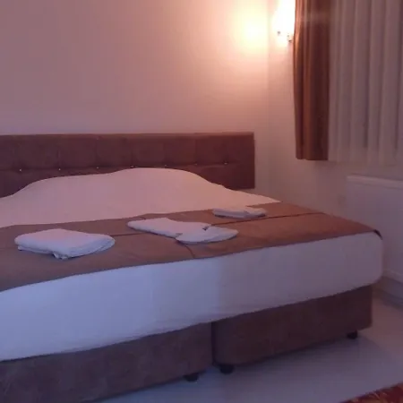 Deluxe Hotel